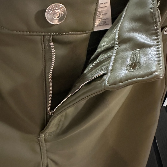 Women's 90's Straight Dark Green Faux Leather Pants - Size 6 - Picture 5 of 8